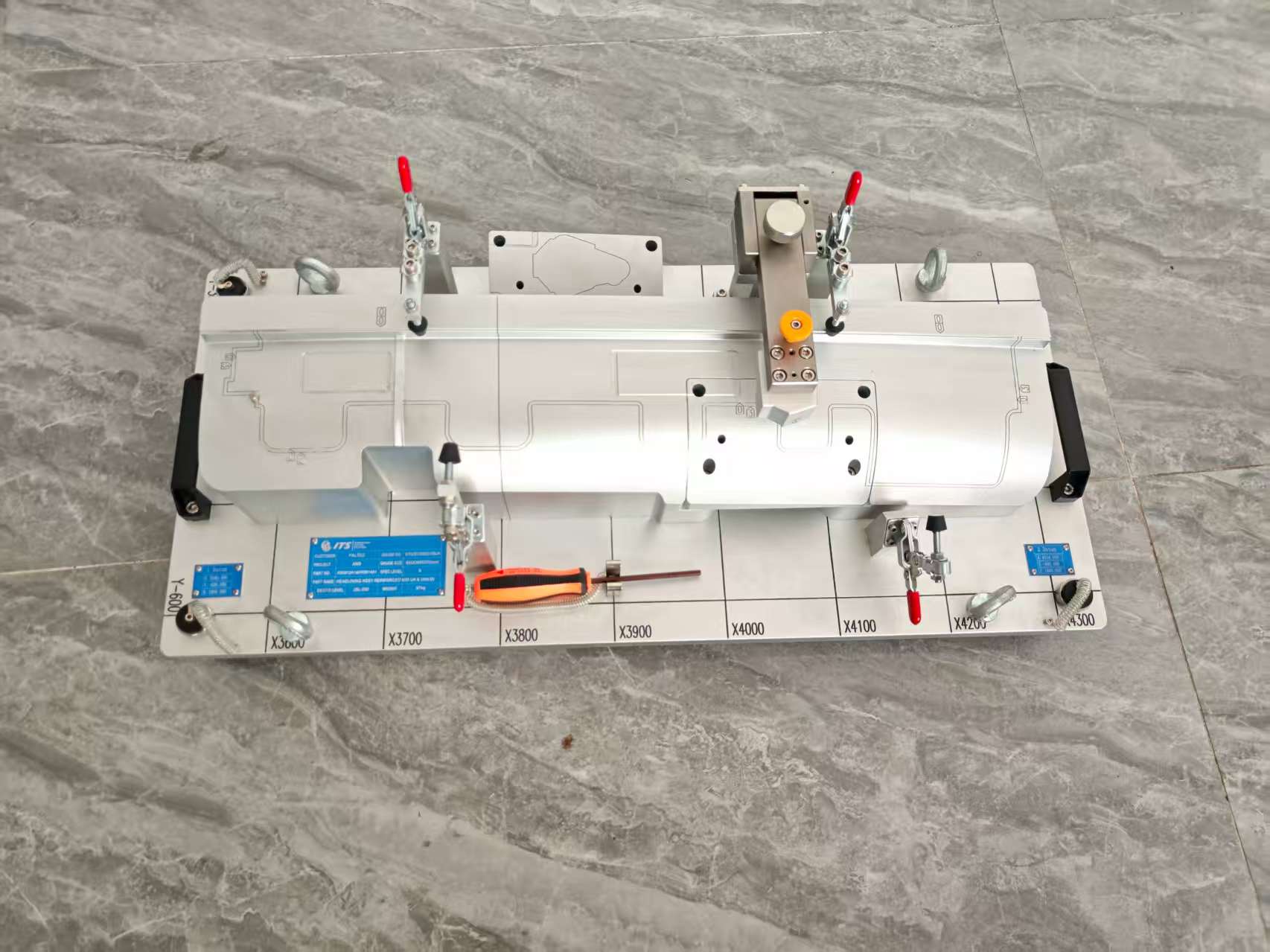 阿斯顿·马丁-202506